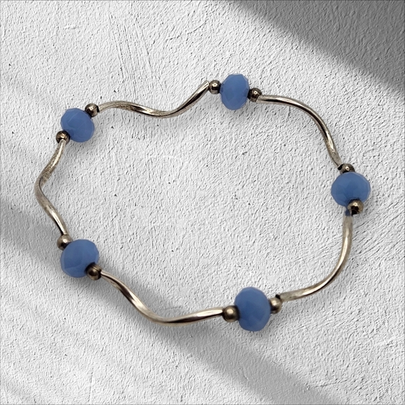 BRACELETS SET OF 3 BLUE AND CLEAR BEADS WITH METAL SPIRAL BUGAL BEADS - Picture 5 of 6